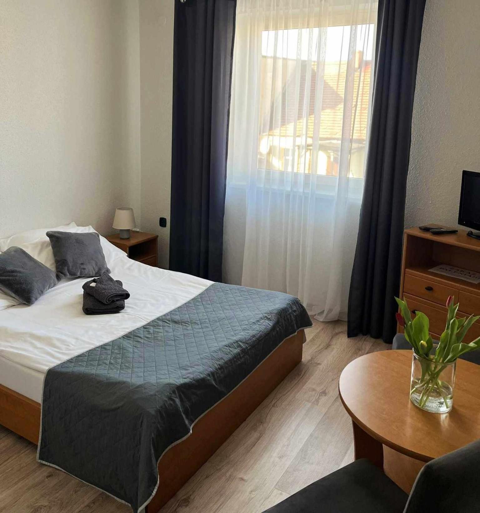 Kamienica Pokoje & Restauracja Opalenica Exteriör bild
