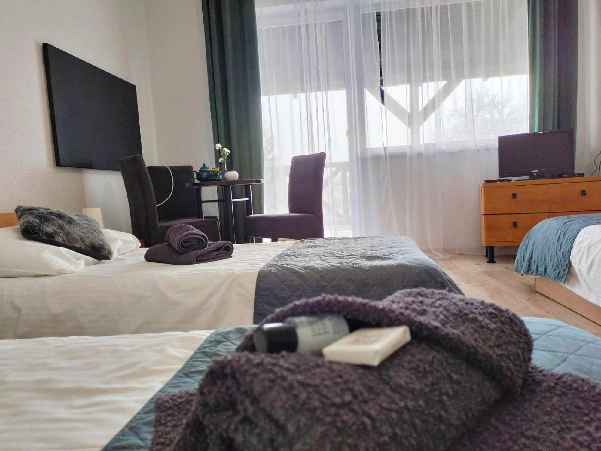 Kamienica Pokoje & Restauracja Opalenica Exteriör bild